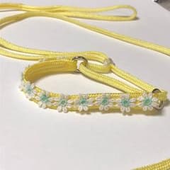 黄色い花の犬のリードのサムネイル