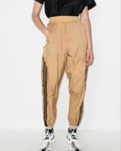 BLACKPINK LISA着用　R.Y.V. トラックパンツ　adidasのサムネイル