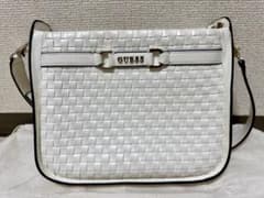 GUESS 編み込みデザイン ショルダーバッグのサムネイル