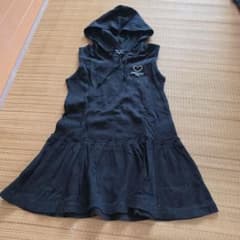 KUMIKYOKU FAM フード付きノースリーブワンピース 黒、ミニスカートのサムネイル