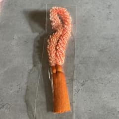 オレンジ色の房付き髪飾り　ちんころのサムネイル
