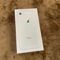 【新品未開封】割引可iPhone 8 Silver 64 GB Softbankのサムネイル
