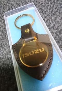ISUZU いすゞ ノベルティー 本革キーホルダー 新品のサムネイル