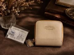 【新品・タグ付き】ポムポムプリン 25周年 二つ折り財布 コンパクトウォレットのサムネイル