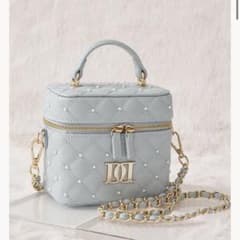 ダーリッチ キルティングパールスクエアミニバッグ SAX - メルカリ