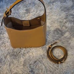 レザーショルダーバッグ ベージュ トリーバーチ美品のサムネイル