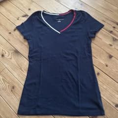 TOMMY HILFIGER ネイビー Vネック Tシャツのサムネイル