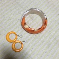 ピアスと腕輪のサムネイル