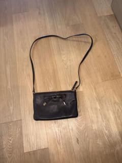 黒のレザーショルダーバッグのサムネイル