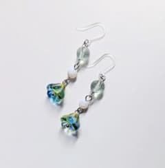 ハンドメイド 樹脂ピアス フラワー 透明感 大人かわいいのサムネイル