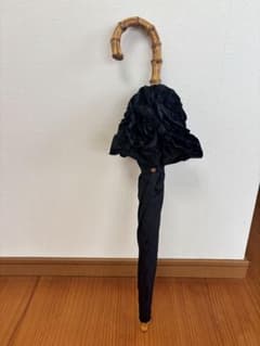 サンバリア100 2段折 フリル 日傘 ブラック 完全遮光 折りたたみのサムネイル