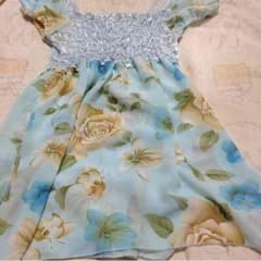水色トップスのサムネイル