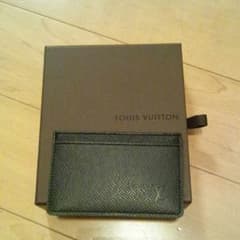 Louis Vuittonパスケースのサムネイル