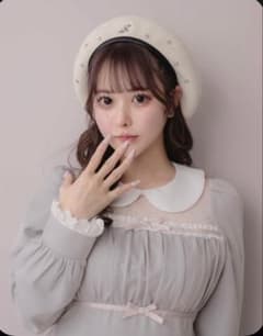 pium ピウム ロゴビジュースタッズベレー帽　白のサムネイル