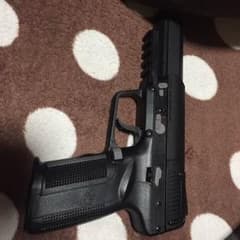 ガスガン5-7のサムネイル