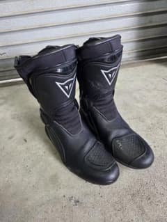 Dainese ブラックバイクブーツ ジッパー付き - メルカリ