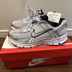 【新品・未使用】23cm Nike Women's Zoom Vomero 5のサムネイル