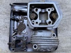 キャブ車　エイプ50 純正　シリンダーヘッド　バルブ付き エイプ50 純正シリンダーヘッド 周辺部品付き キャブ車 - メルカリ