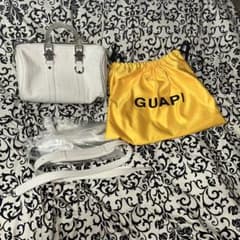 GUAPI ホワイト ショルダーバッグのサムネイル