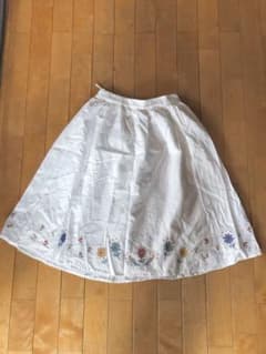 花柄刺繍スカート　ひざ丈のサムネイル
