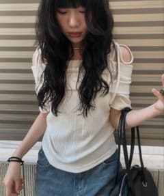 anyonemore オフショルダーリボン半袖リブTシャツのサムネイル