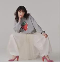 poppy]いちごプリントスウェット - メルカリ