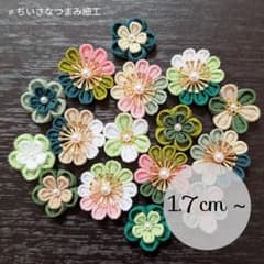 753　小花　新緑　つまみ細工パーツのサムネイル