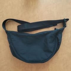 ド*ク様 UNIQLO ラウンドミニショルダーバッグ ブラックのサムネイル