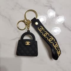 CHANEL キルティングミニバッグ型キーホルダー ブラック - メルカリ