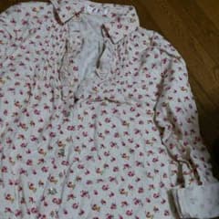 レディース トップス 花柄のサムネイル