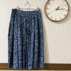 45rシルク花柄 フレアスカート ネイビー 45rシルク花柄 フレアスカート ネイビー - メルカリ