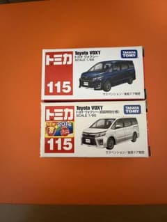 トミカ トヨタヴォクシー 通常・初回特別仕様セットのサムネイル