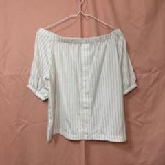 オフショルダーブラウスのサムネイル