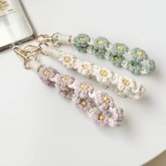 フラワーハンドストラップ / スマホストラップ  編み物　パープルのサムネイル