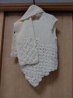 ☆8日までお値下げ☆ヒロコ　コシノ　アイボリー ニットベストとマフラー ☆8日までお値下げ☆ヒロコ コシノ アイボリー ニットベストとマフラー