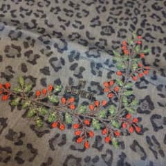 FENDI 大判レオパード柄 刺繍入りハンカチ スカーフのサムネイル