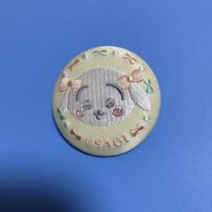 USAGI 刺繍 缶バッジのサムネイル