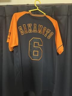 美品読売ジャイアンツ 坂本勇人 ユニフォーム アンダーアーマー　SM 読売ジャイアンツ 坂本勇人ユニフォーム アンダーアーマー - メルカリ