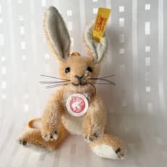 シュタイフ お座りウサギ バッグチャーム オレンジ ドイツ製 シュタイフ お座りウサギ バッグチャーム オレンジ ドイツ製 - メルカリ