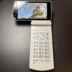 Mockup, in-store display sample: Docomo F-07B White (feature phone)