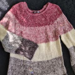 Mサイズ 赤・クリーム・ブラウン ニットセーターのサムネイル