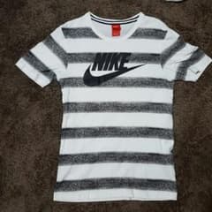NIKE　ボーダーTシャツのサムネイル