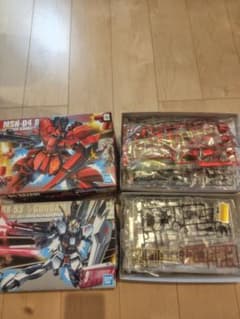 サザビーとνガンダム メタリックコーティングVer. 2個セットHG