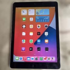iPad 第5世代 32GBブラック セルラー - メルカリ