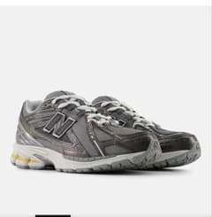 8/末取下げ　New Balance ニューバランス　U1906 23.5㎝のサムネイル