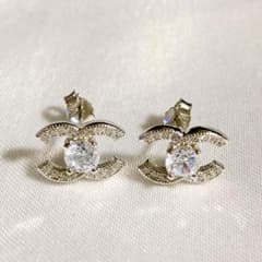 キラキラ可愛いピアス　シルバーのサムネイル