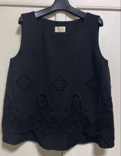 美品です〜ヴェロフォンナのノースリーブレーストップス♡ | Mercari