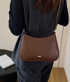 カーブシルエットショルダーバッグ ブラウン2wayのサムネイル