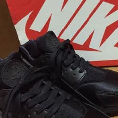 NIKE エアハラチ ブラック×ブラックのサムネイル