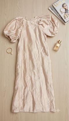 【美品】ミラオーウェン パフスリーブ光沢ロングワンピース 結婚式 お呼ばれのサムネイル